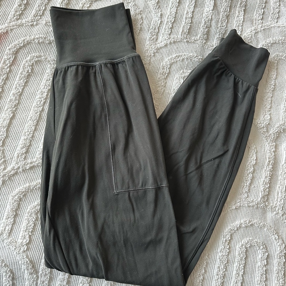 Athleta Salutation High Rise Joggers in Grey